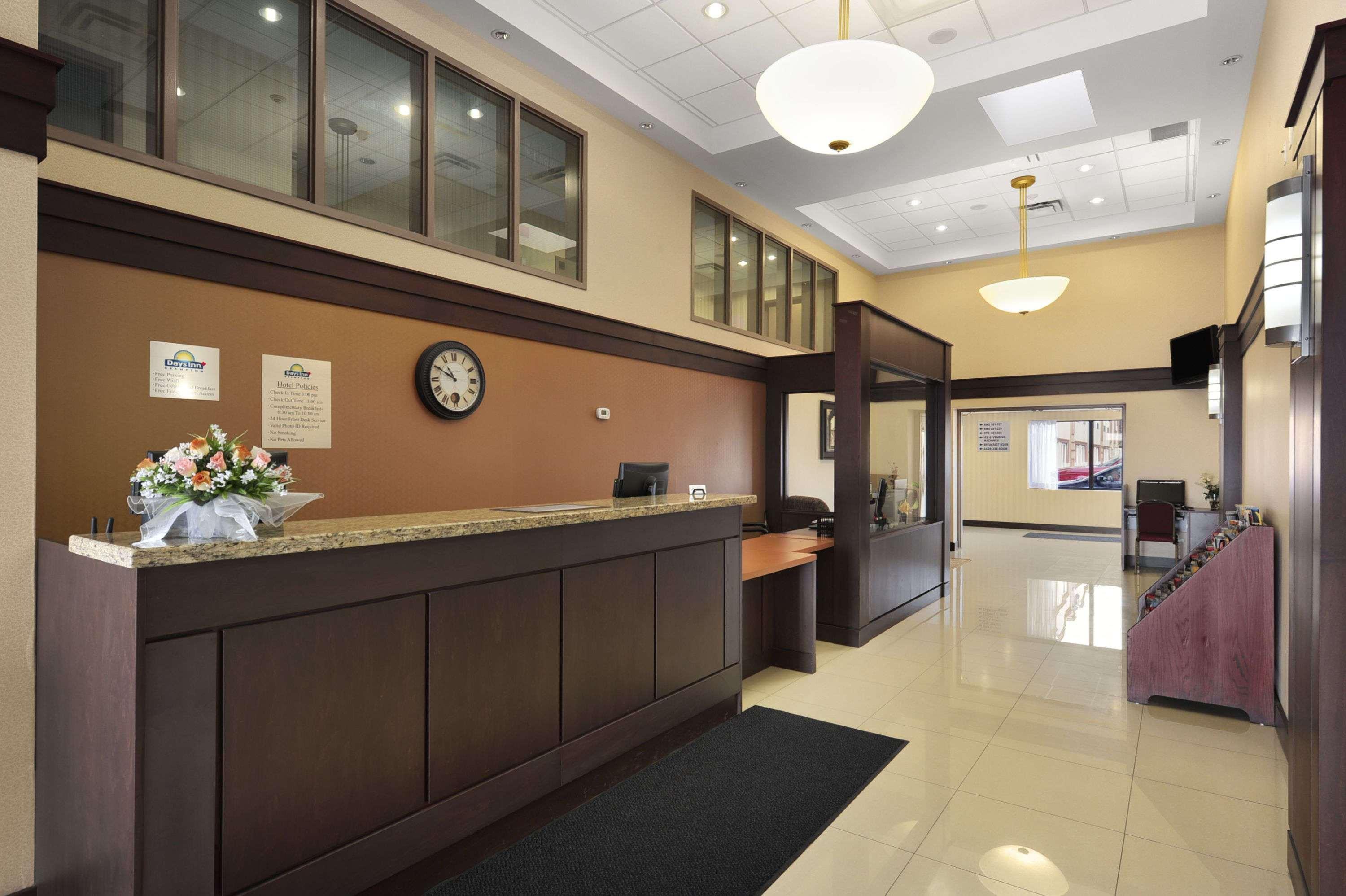 Days Inn By Wyndham Brampton Buitenkant foto