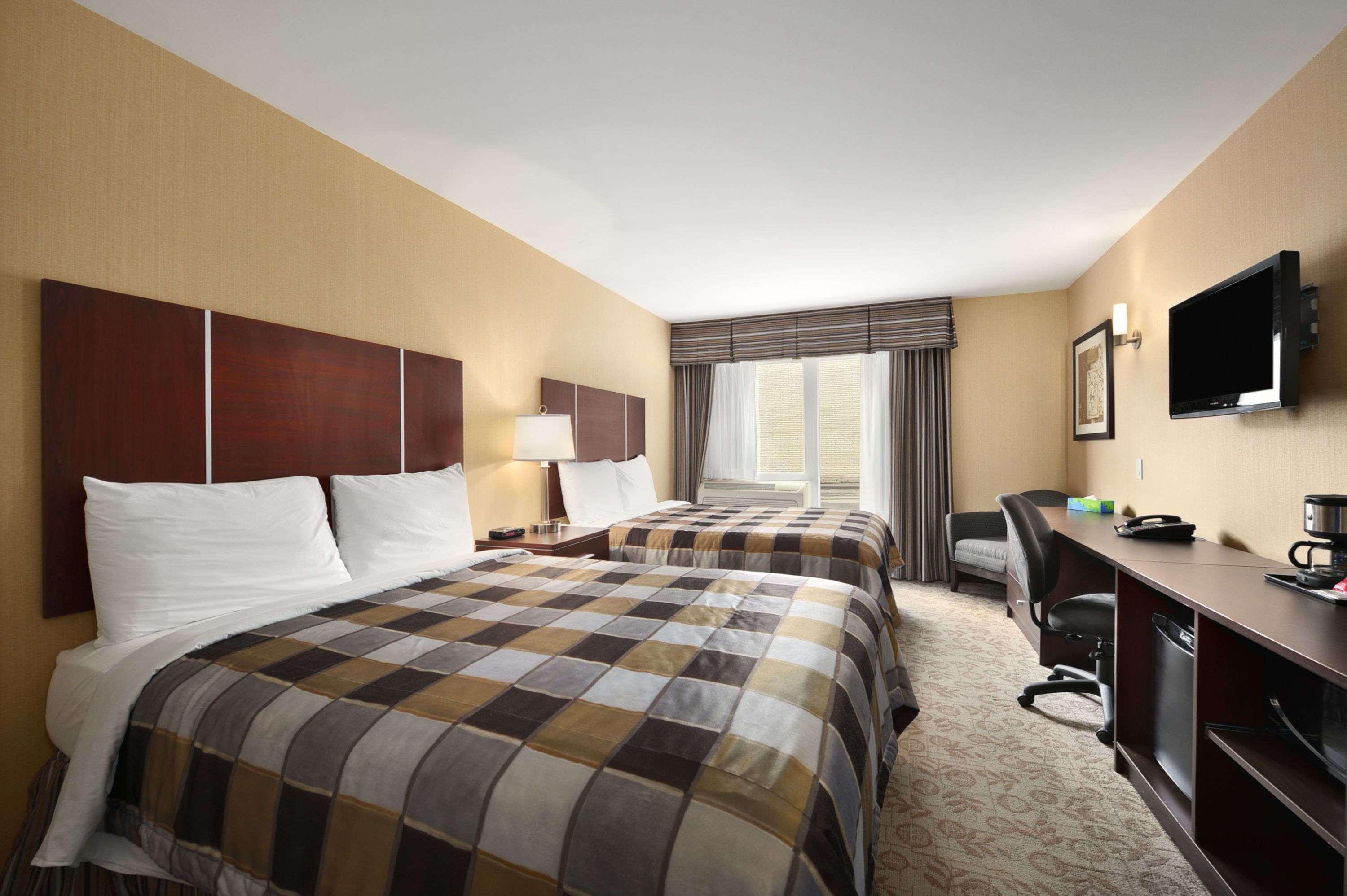 Days Inn By Wyndham Brampton Buitenkant foto