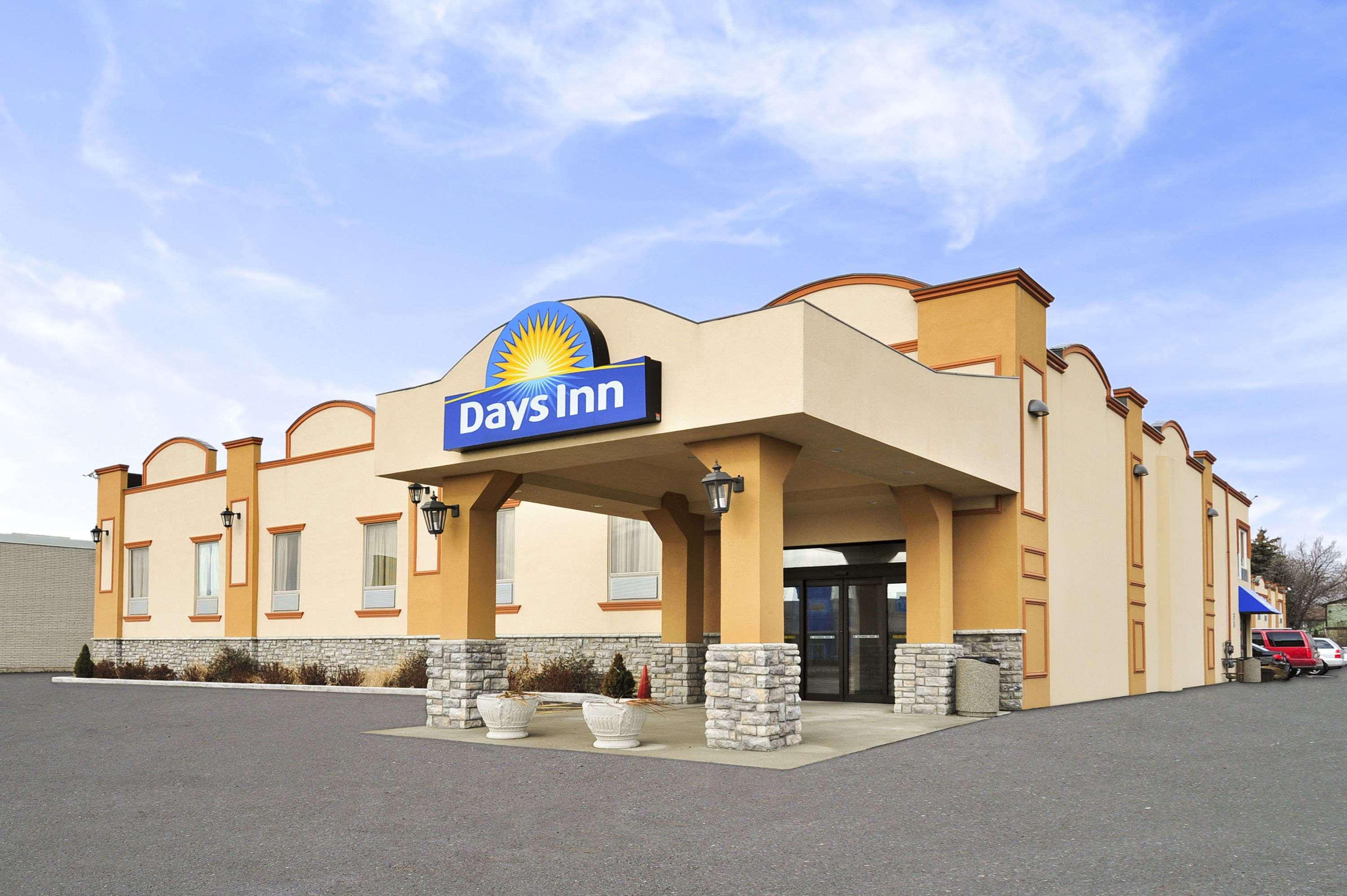 Days Inn By Wyndham Brampton Buitenkant foto