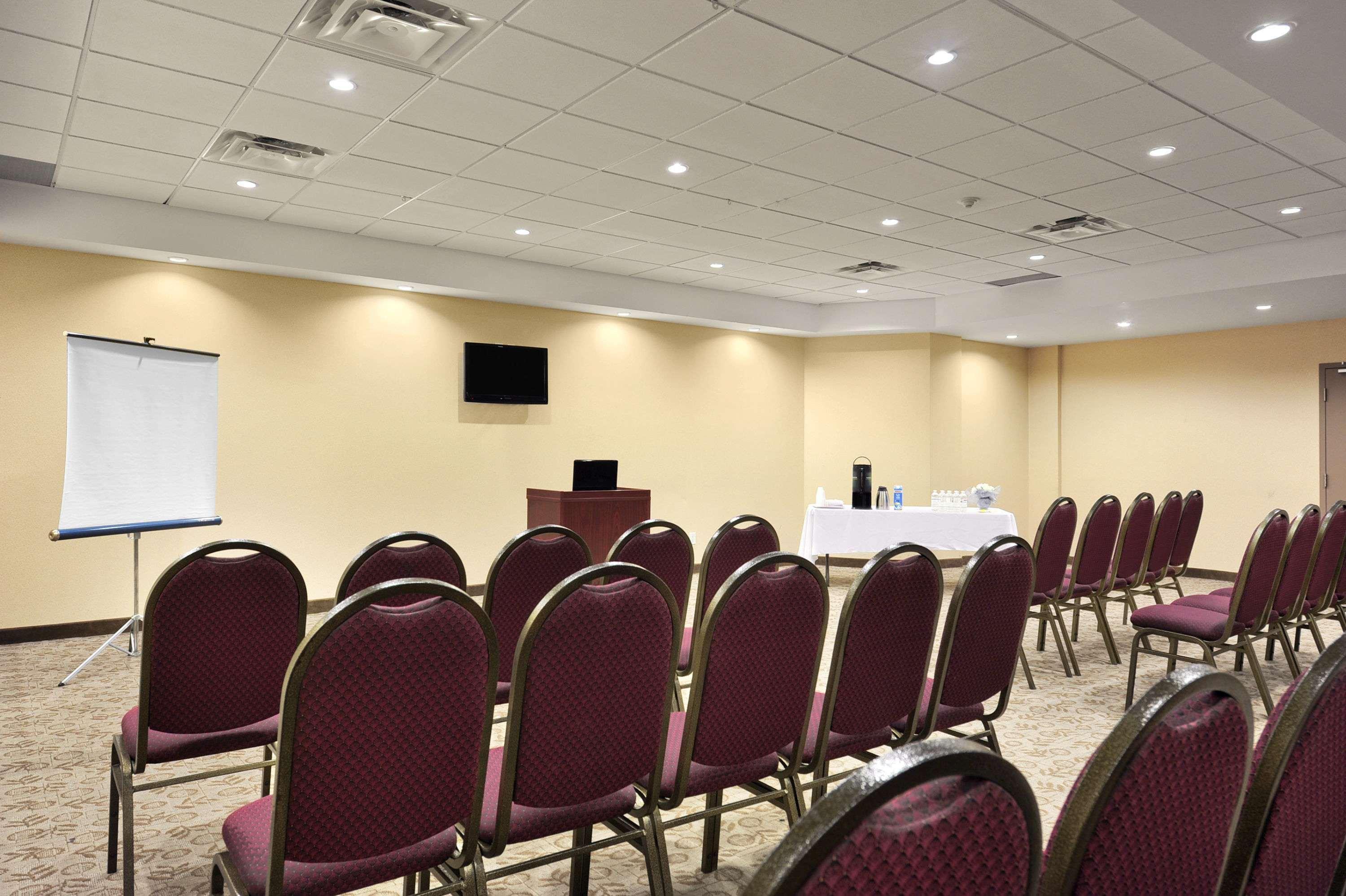 Days Inn By Wyndham Brampton Buitenkant foto