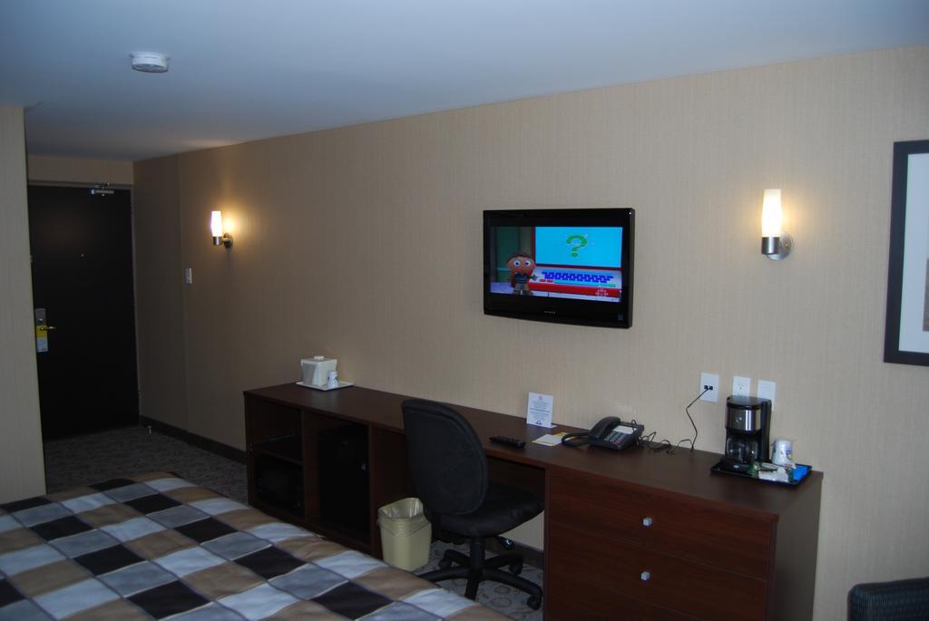 Days Inn By Wyndham Brampton Buitenkant foto