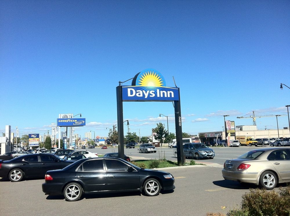 Days Inn By Wyndham Brampton Buitenkant foto