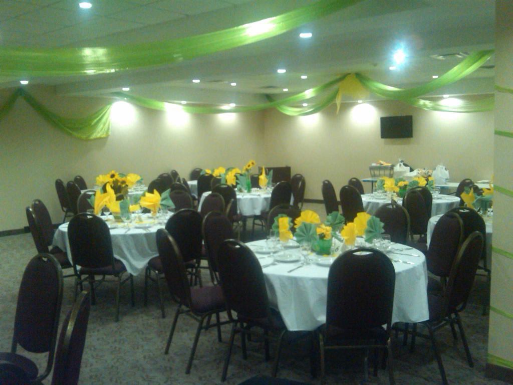 Days Inn By Wyndham Brampton Buitenkant foto